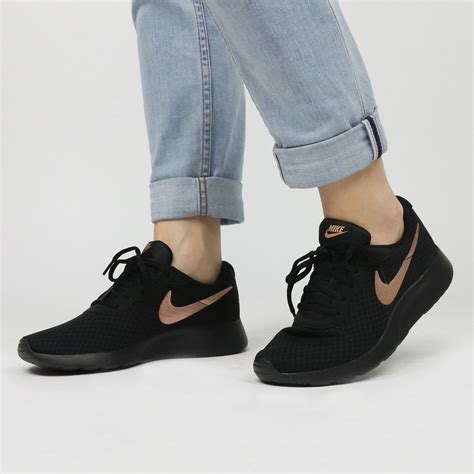 nike leren sneakers dames zwart|zwarte nike sandalen.